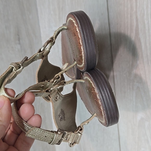 Sam Edelman Women's Greta T Strap Gold Sandals Flats Shoes Sz 7.5M - Picture 4 of 10